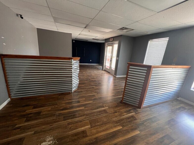 More Photos Of 510 20th St, Huntington Freestanding For Lease