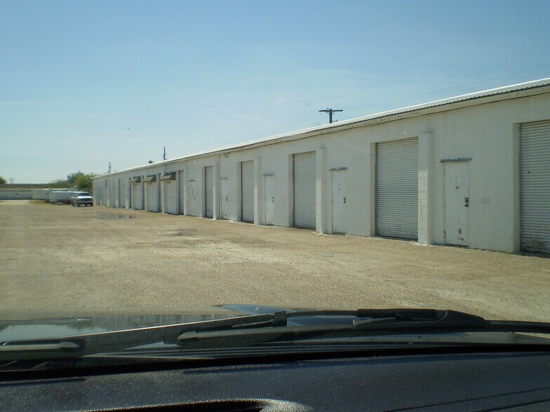 More Photos Of 5566 Ayers St, Corpus Christi Manufacturing For Sale