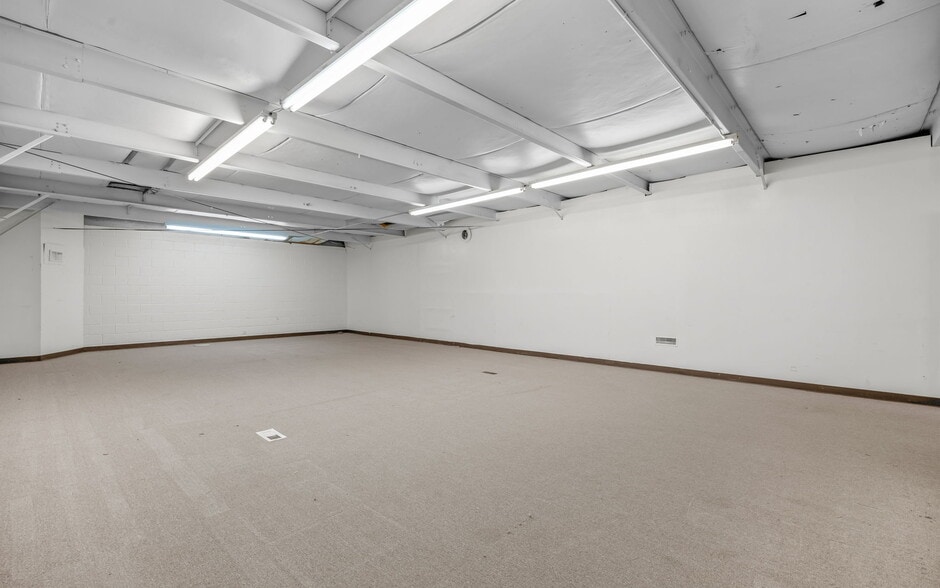 More Photos Of 105 S First Colonial Rd, Virginia Beach Flex For Sale