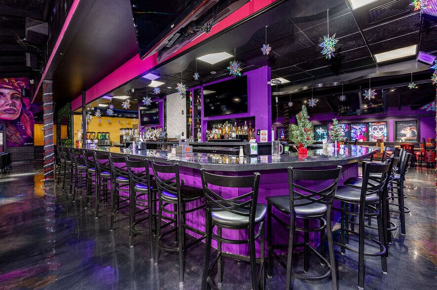 More Photos Of 1805 W 1st St, Springfield Restaurant For Lease