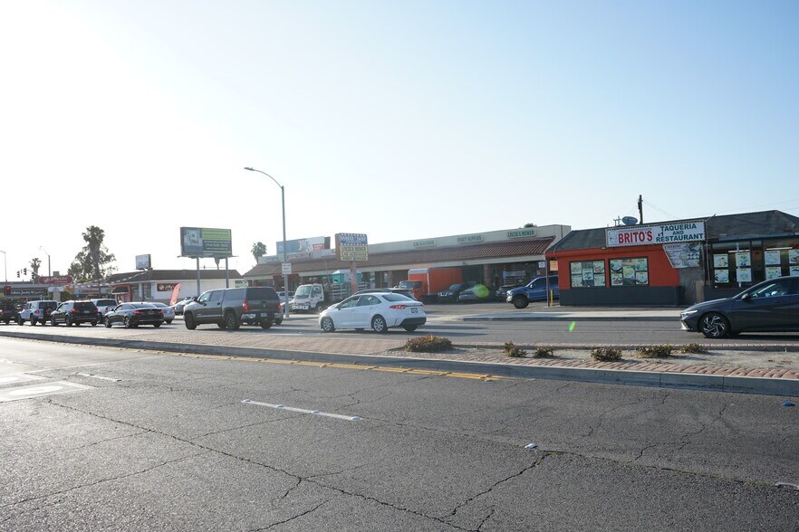 More Photos Of 2161-2163 W Lincoln Ave, Anaheim Office For Sale
