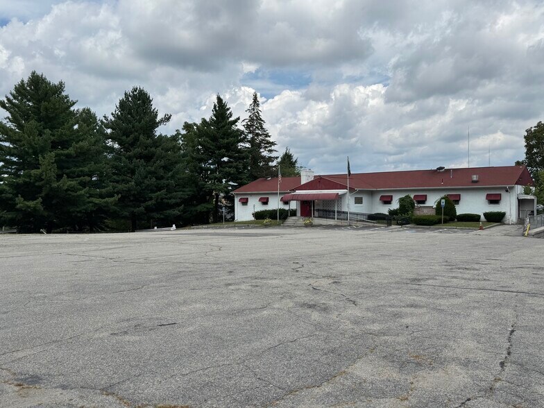 More Photos Of 1418 Plainfield Pike, Cranston Flex For Sale