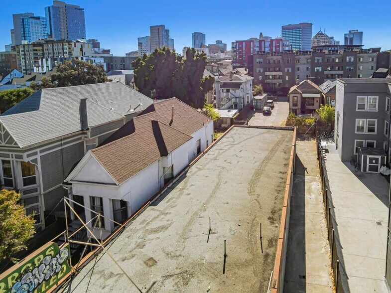 More Photos Of 635 W Grand Ave, Oakland Freestanding For Sale