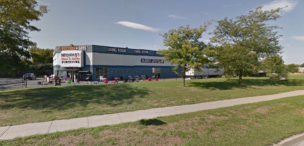 More Photos Of 405 Ninth St W, Cornwall Freestanding For Lease