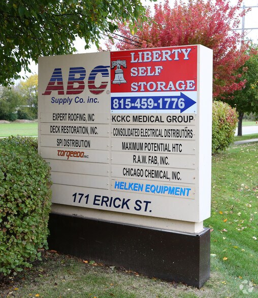 More Photos Of 171 Erick St, Crystal Lake Warehouse For Lease