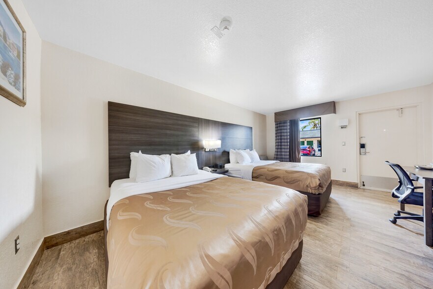 More Photos Of 333 SE 1st Ave, Florida City Hotel For Sale