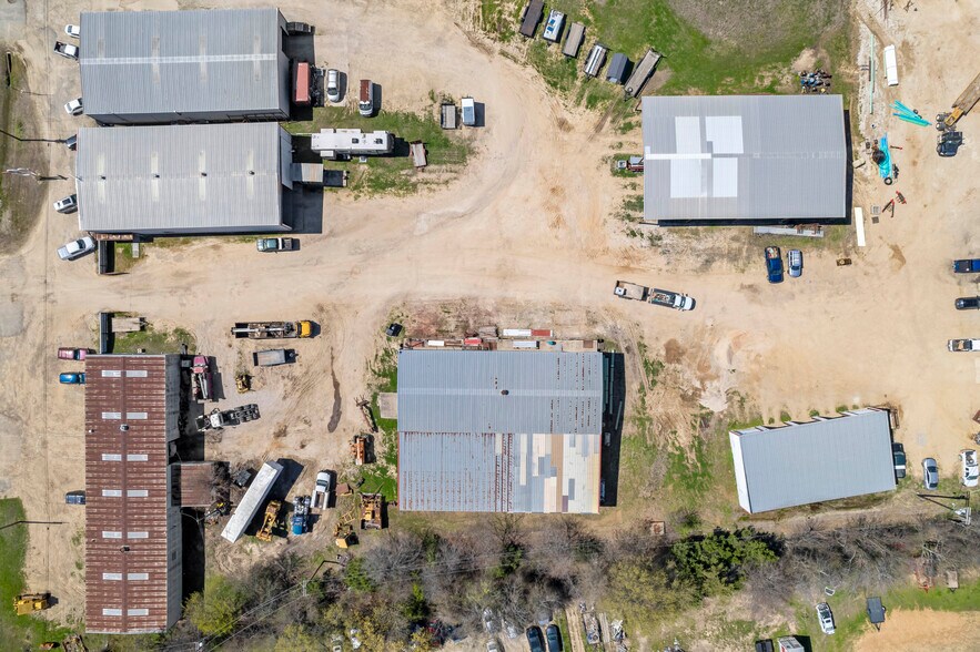 More Photos Of 2620 Farm Road 79, Paris Warehouse For Sale