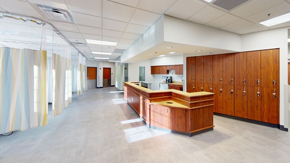 More Photos Of 10967 Allisonville Rd, Fishers Medical For Lease