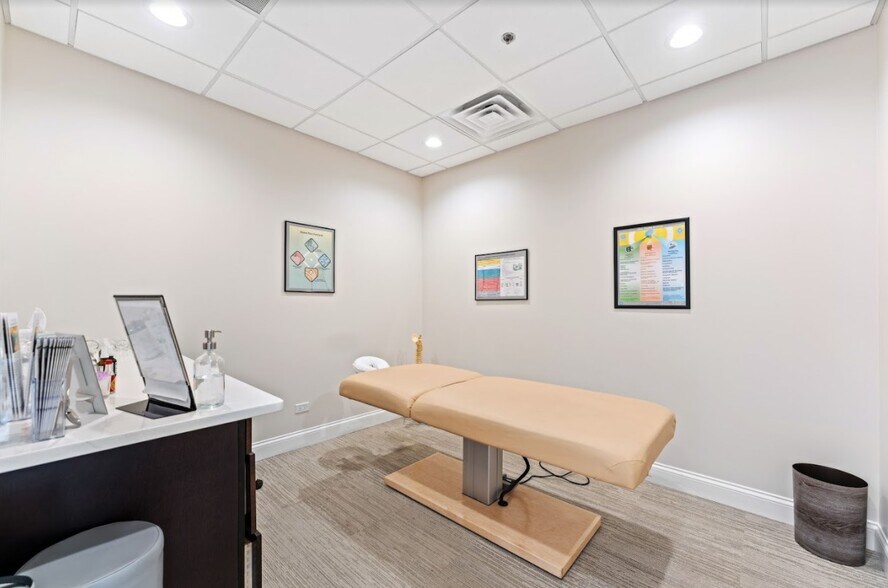 More Photos Of 230 E Ogden Ave, Hinsdale Medical For Lease