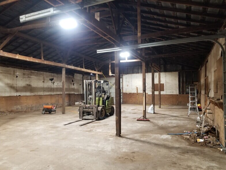 More Photos Of 990 Red Bud Dr, Warsaw Service For Sale