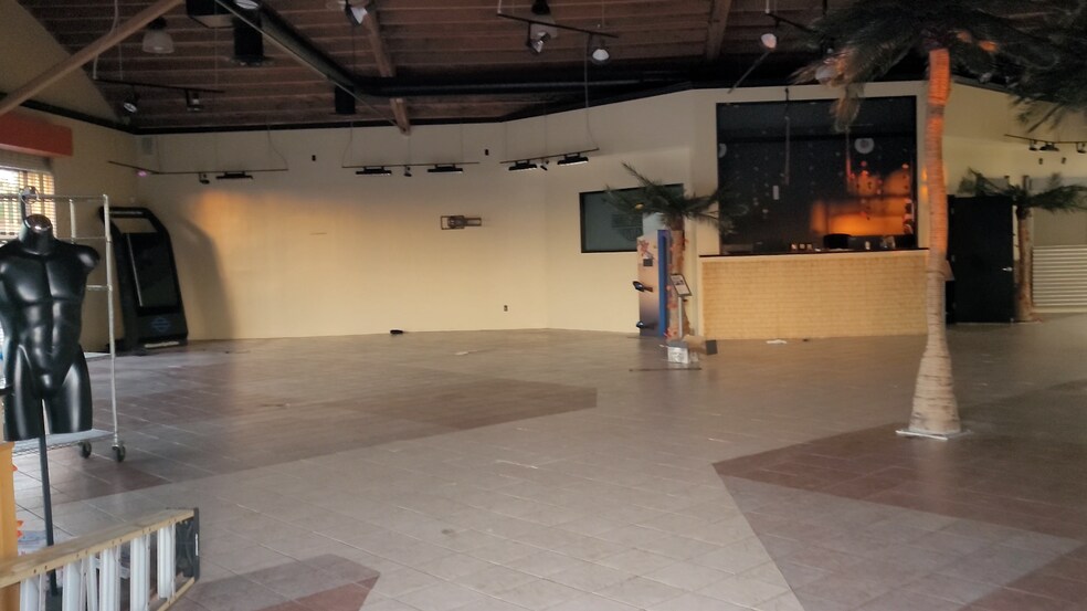 More Photos Of 1517 Pacific Coast Hwy, Harbor City Auto Dealership For Sale