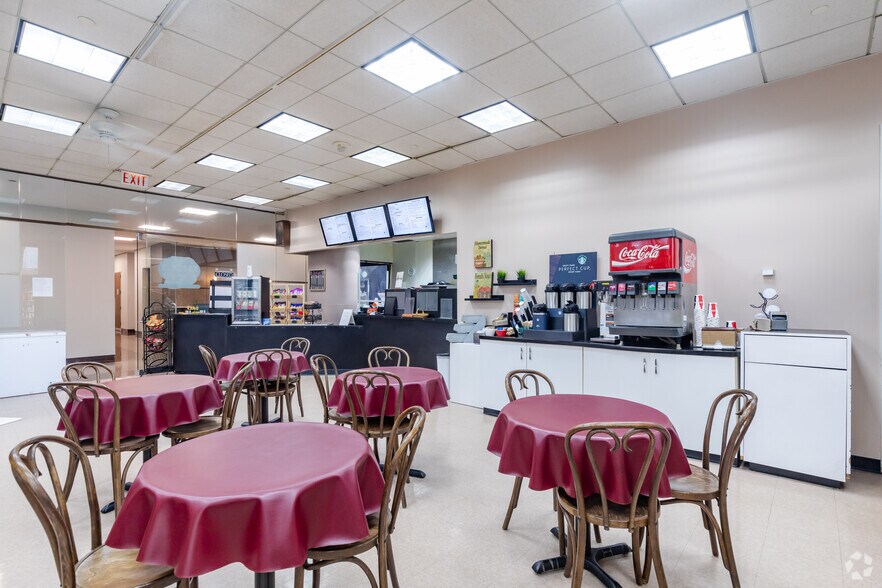 More Photos Of 1600 Golf Rd, Rolling Meadows Coworking Space