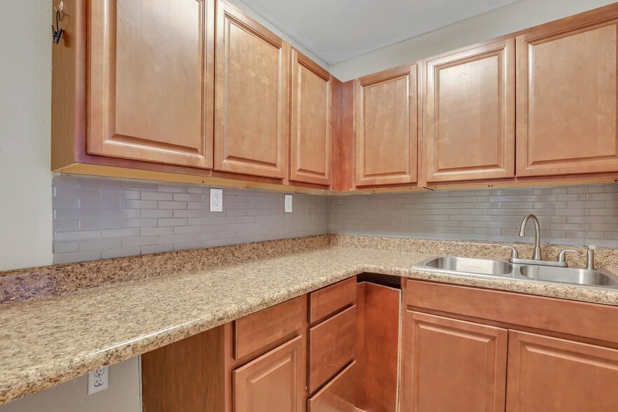 More Photos Of 4071 US 17, Richmond Hill Hotel For Sale