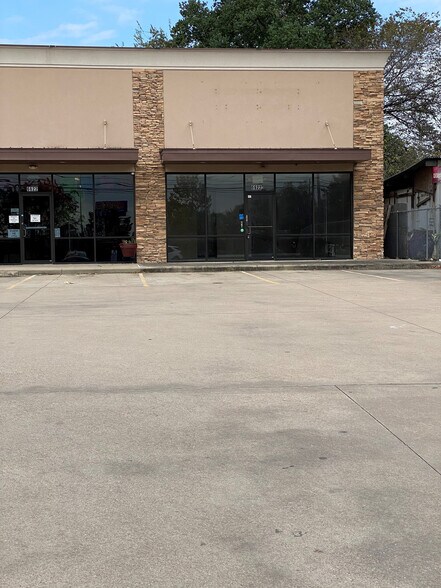 More Photos Of 6622 Pinemont Dr, Houston General Retail For Lease