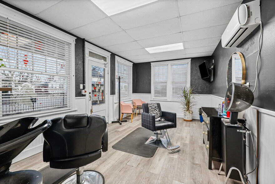 More Photos Of 305 N Main St, Ste Genevieve Storefront Retail Residential For Sale