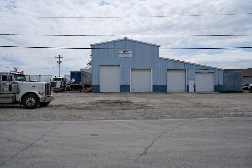 Primary Photo Of 225 Industrial Dr, Franklin Warehouse For Sale