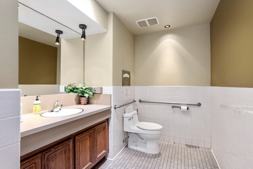 More Photos Of 2070 N Tustin Ave, Santa Ana Office For Sale