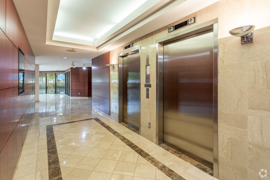 More Photos Of 39500 Orchard Hill Pl, Novi Office For Lease