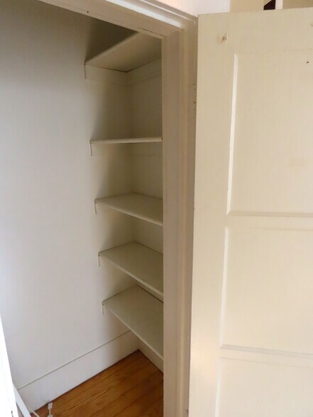 More Photos Of 1923 S Beckham Ave, Tyler Office Residential For Lease