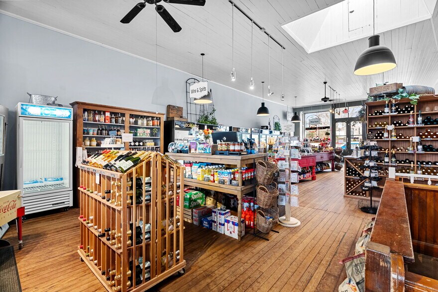 More Photos Of 5595 Walnut St, Augusta Storefront For Sale