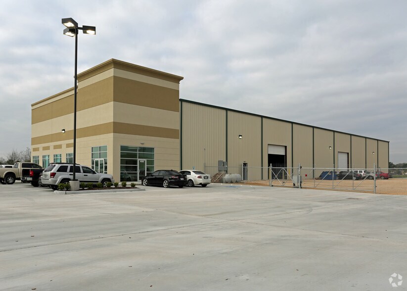 More Photos Of 4680 S Sam Houston Pky E, Houston Unknown For Lease
