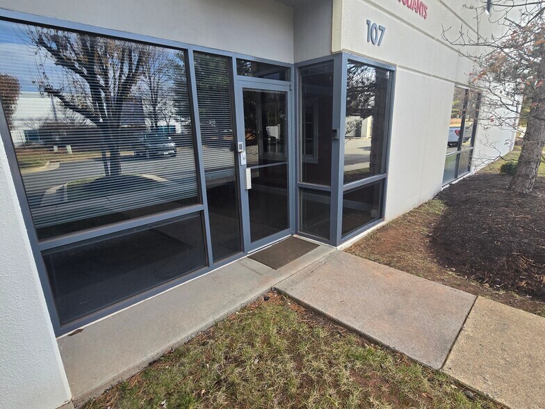 More Photos Of 44642 Guilford Dr, Ashburn Light Distribution For Lease