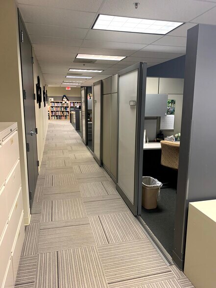 More Photos Of 6200-6250 Capitol Dr, Wheeling Flex For Lease