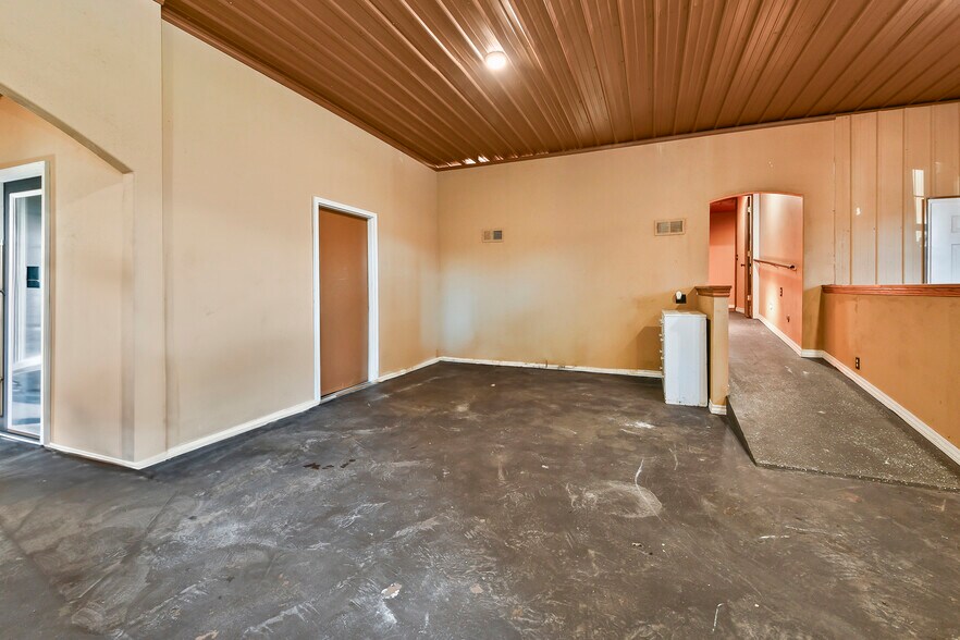 More Photos Of 109 Myrtle, Pierce City Storefront Retail Residential For Sale