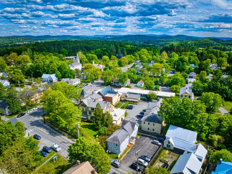 More Photos Of 11 Beaver Meadow Rd, Norwich Office For Sale