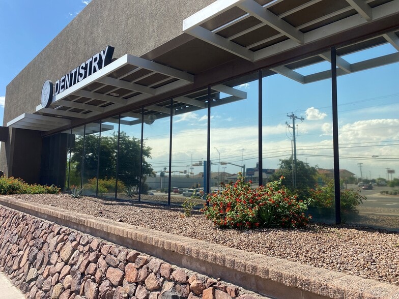 More Photos Of 7598 N Mesa St, El Paso Office For Sale