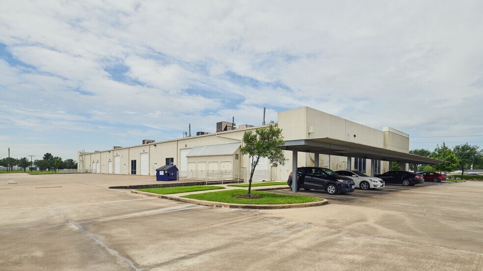 More Photos Of 6550 W Sam Houston Pky N, Houston Unknown For Lease