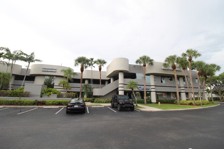 More Photos Of 10011-10031 Pines Blvd, Pembroke Pines Medical For Lease