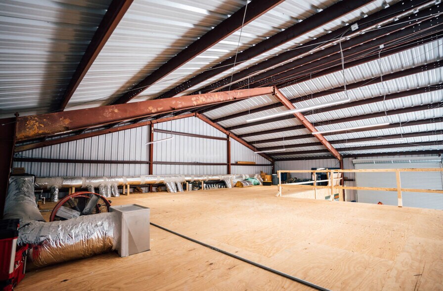 More Photos Of 1679 Lee Road 10, Auburn Warehouse For Lease