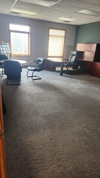 More Photos Of 1880-1888 E Fabyan Pky, Batavia Light Manufacturing For Lease