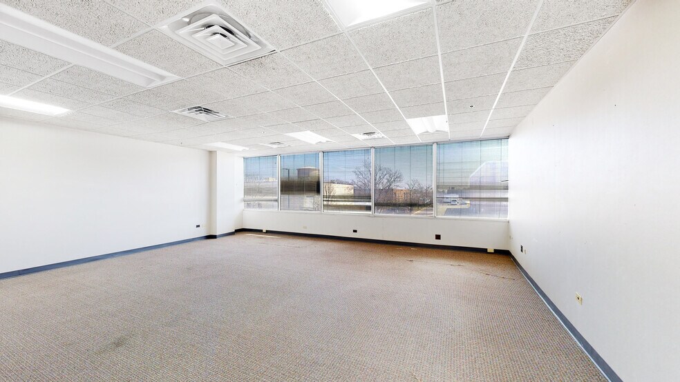 More Photos Of 1301 Basswood Rd, Schaumburg Office For Sale