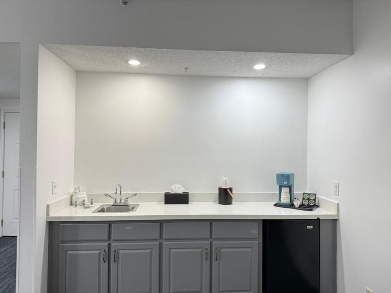 More Photos Of 151 Cracker Barrel Dr, Crestview Hotel For Sale