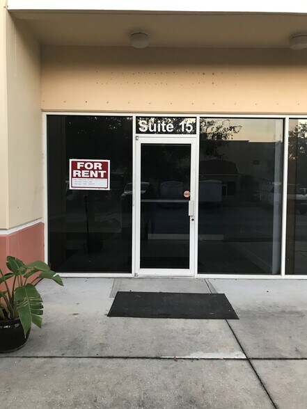More Photos Of 787 Commerce Dr, Venice Warehouse For Lease