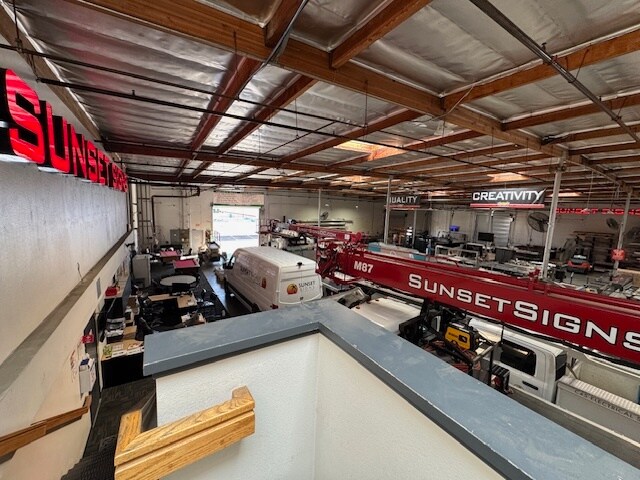 More Photos Of 2906 E Coronado St, Anaheim Warehouse For Lease