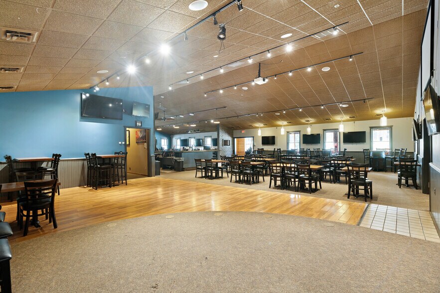 More Photos Of 8826 Gratiot Ave, Columbus Restaurant For Sale