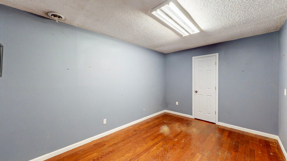 More Photos Of 5534/5546 Waterlevel Hwy, Cleveland Light Distribution For Sale