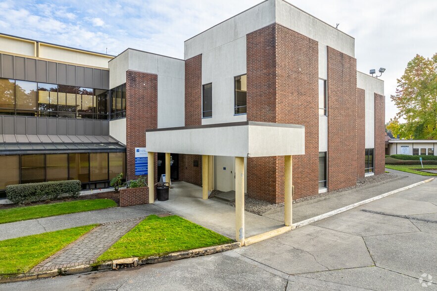 More Photos Of 600 Broadway St, Longview Medical For Sale