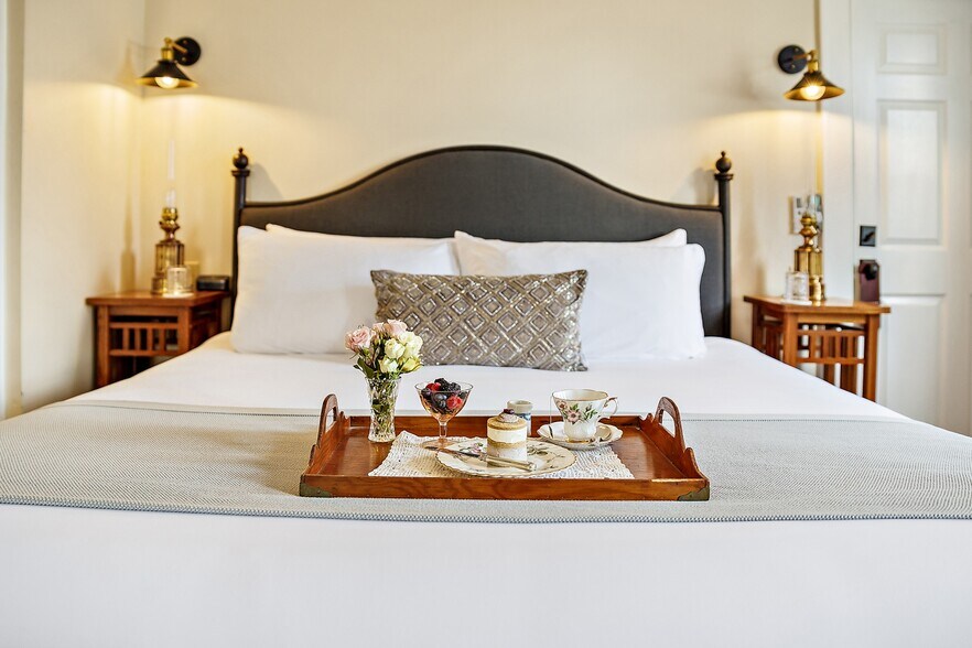 More Photos Of 240 E California St, Jacksonville Hotel For Sale