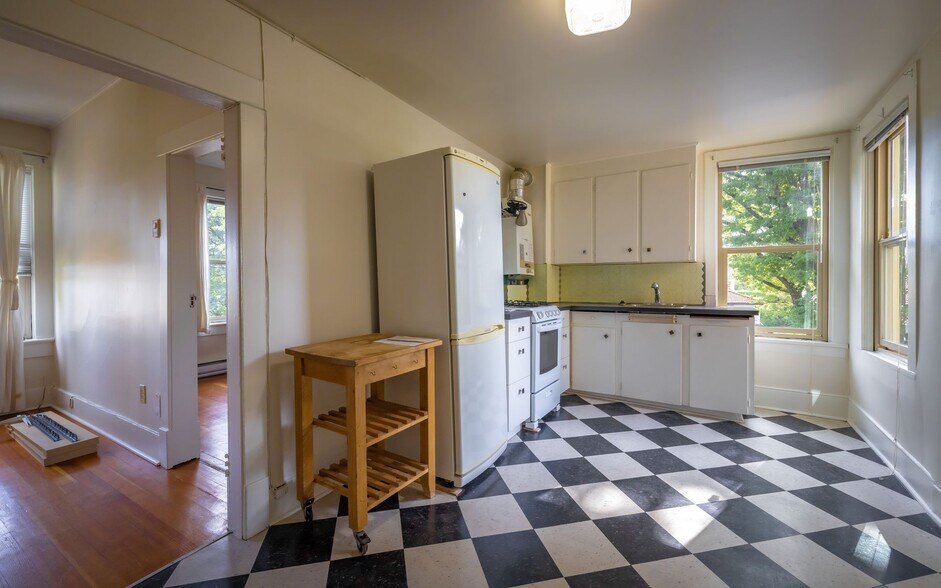 More Photos Of 3636 Fraser St, Vancouver Apartments For Sale