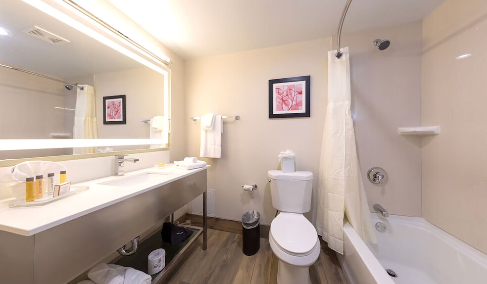 More Photos Of 1005 S Moorland Rd, Brookfield Hotel For Sale