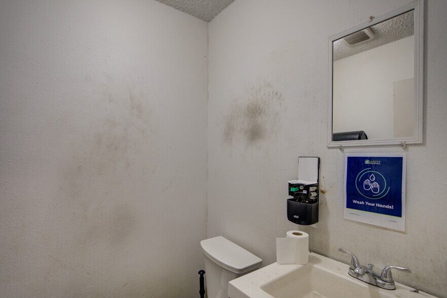 More Photos Of 675 Elkton Dr, Colorado Springs Distribution For Sale