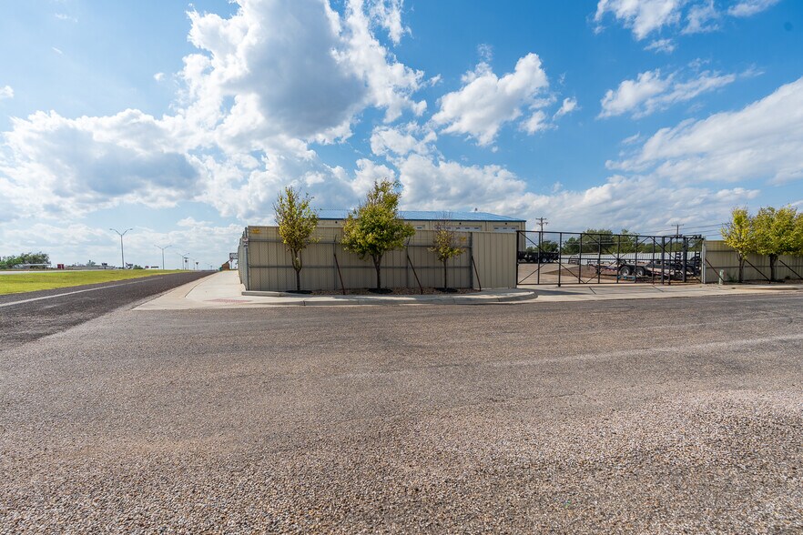 More Photos Of 807 N Tennessee St, Amarillo Warehouse For Sale