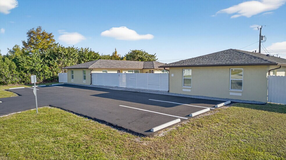 More Photos Of 624 SE 46th St, Cape Coral Multifamily For Sale