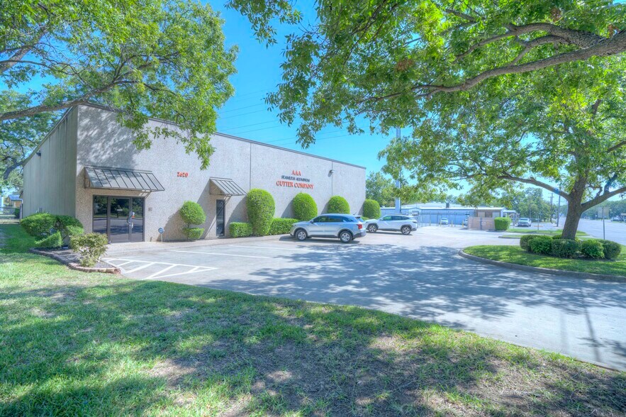 More Photos Of 2620 Carson St, Haltom City Light Distribution For Lease