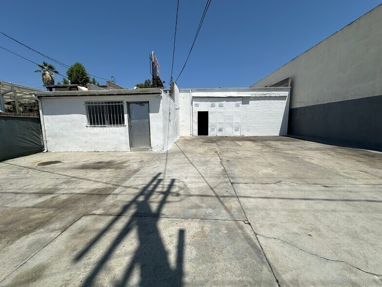 Primary Photo Of 11812 Pico Blvd, Los Angeles Auto Repair For Lease