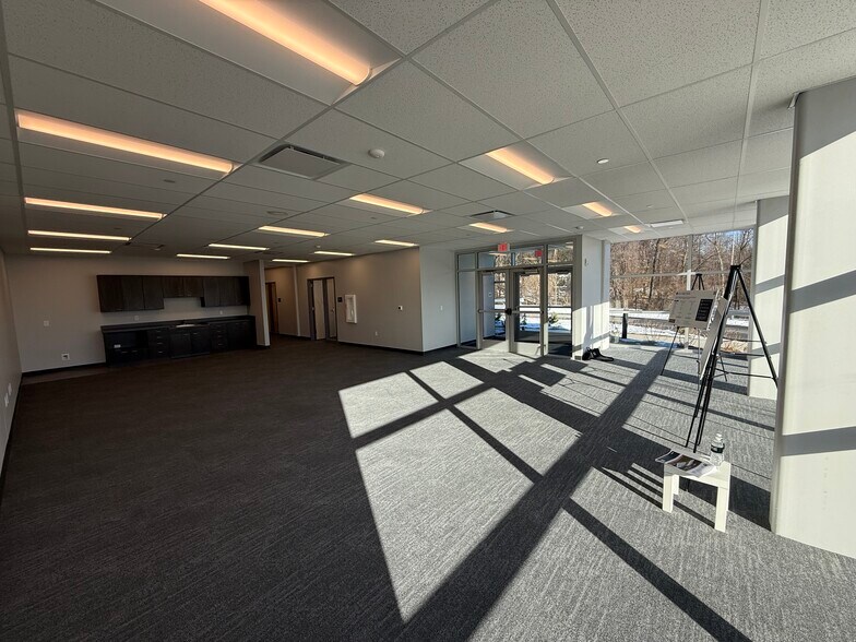 More Photos Of 201 Tabor Rd, Morris Plains Unknown For Lease